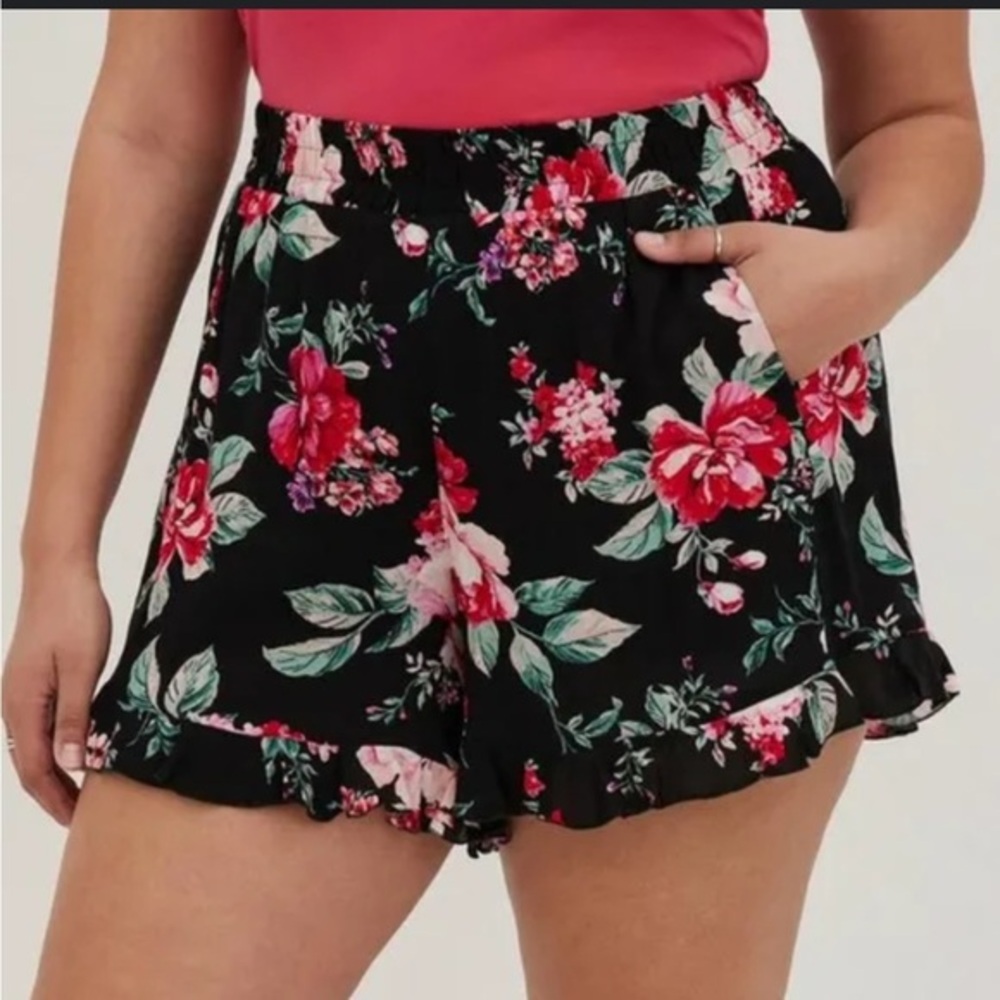 Torrid Womens NWT Black Floral Pockets Ruffle 5 Inch Gauze High-Rise Shorts 12